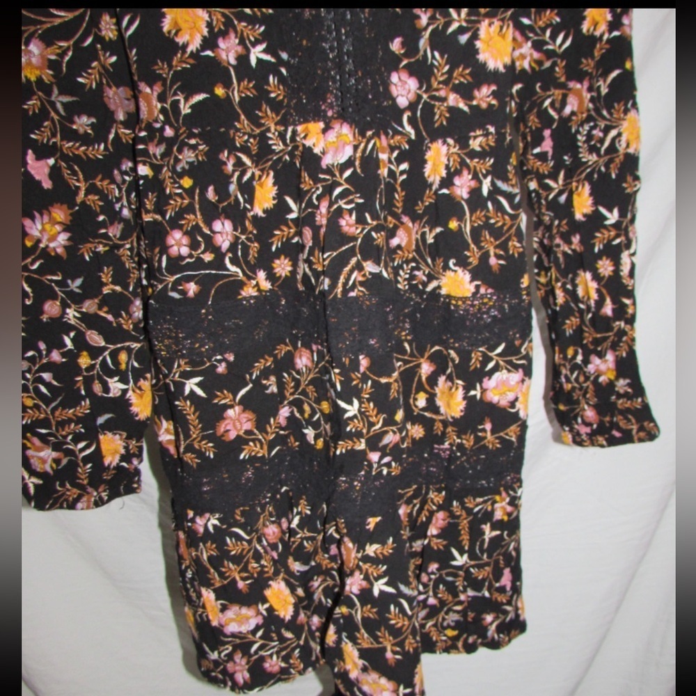 Floral V-Neck Women's Top - Picture 2 of 5